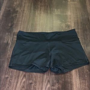 Black athletic booty shorts w/ pockets